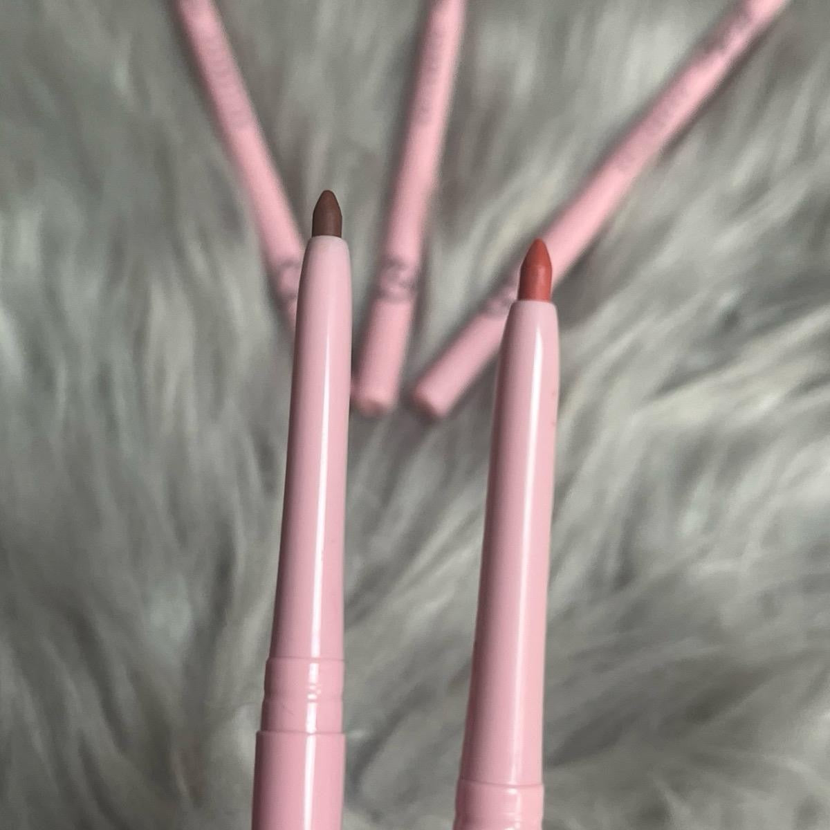 Clearance - lip liner ( creamy & retractable)